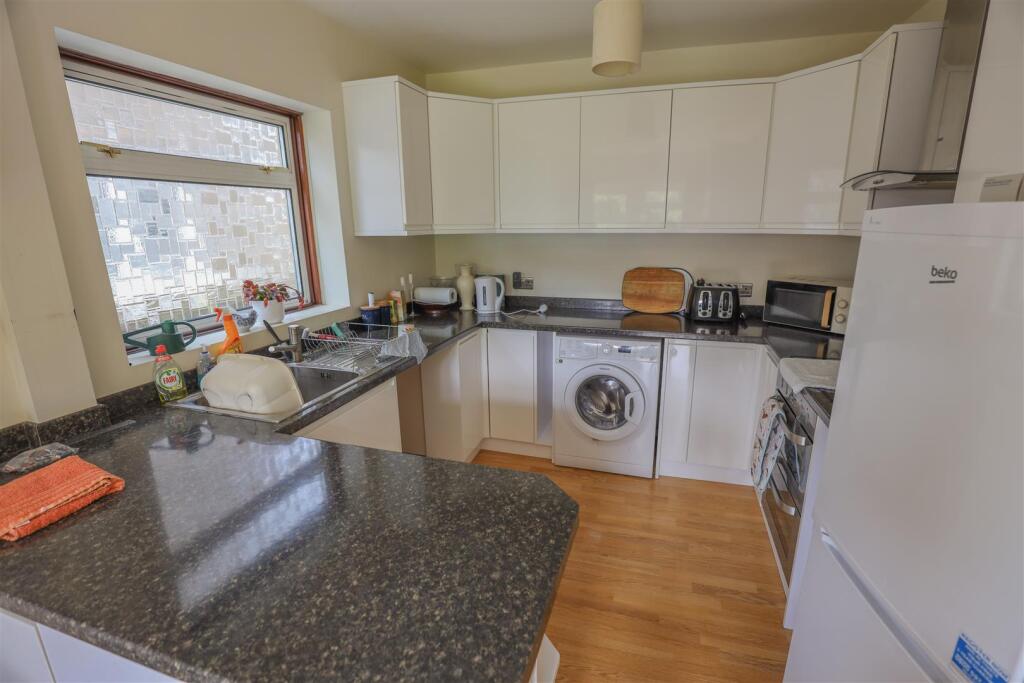 House in Cowbridge, Llanblethian - View 4