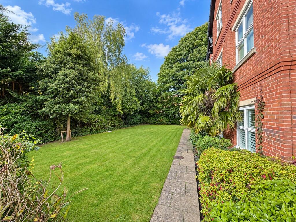 Apartment in Prenton, Noctorum - View 4