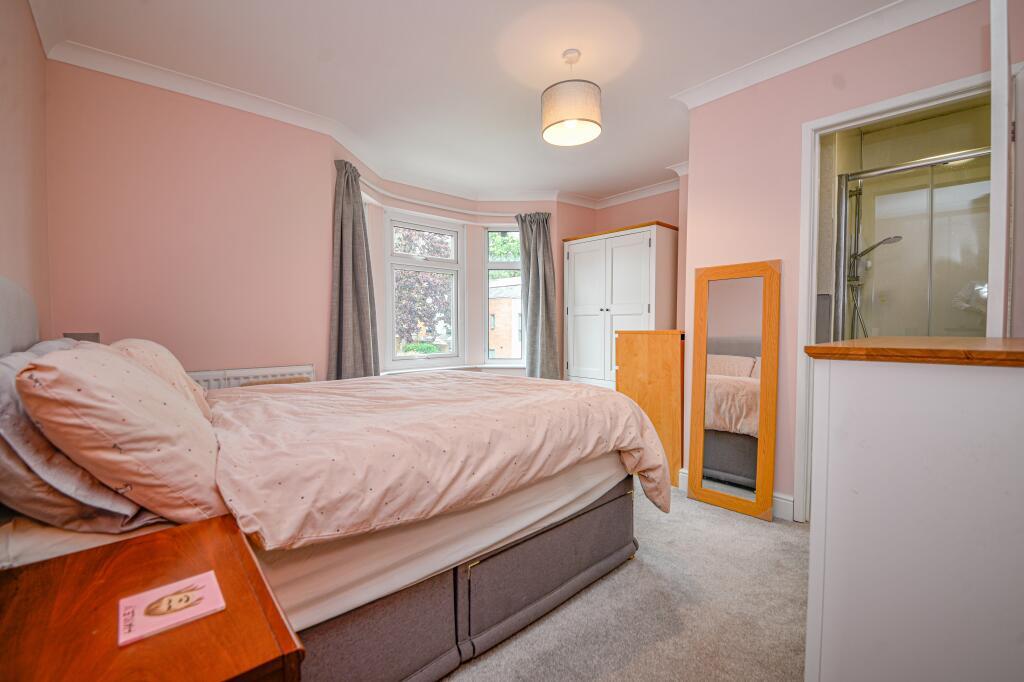 House in Southampton - More
