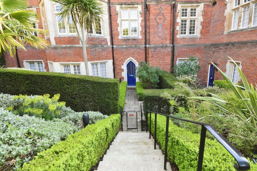 Main image of property: The Galleries, Warley, BRENTWOOD