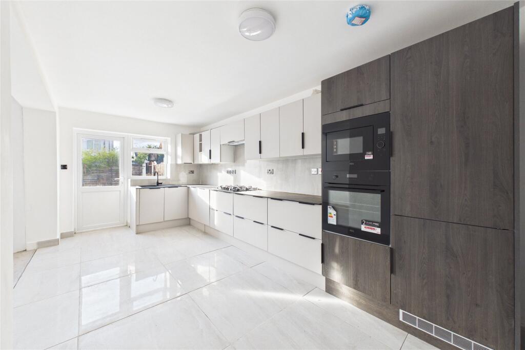 Field Way, Aldershot, Hampshire, GU12 photo 3