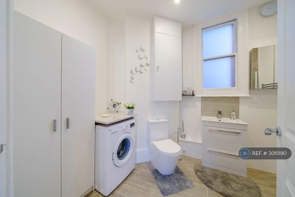 Apartment in Reading - View 4