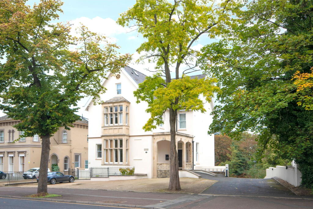 3-bed flat on Ashmore Court, St. Georges Road, Cheltenham, GL50, £400,000