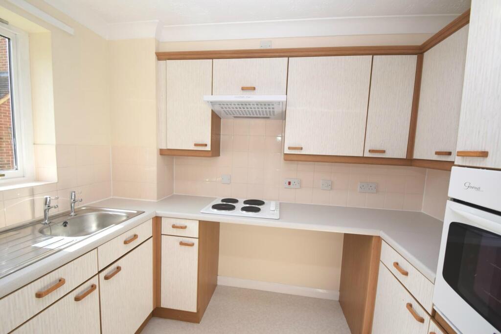 Moorfield Court, Newland Street, CM8 photo 2