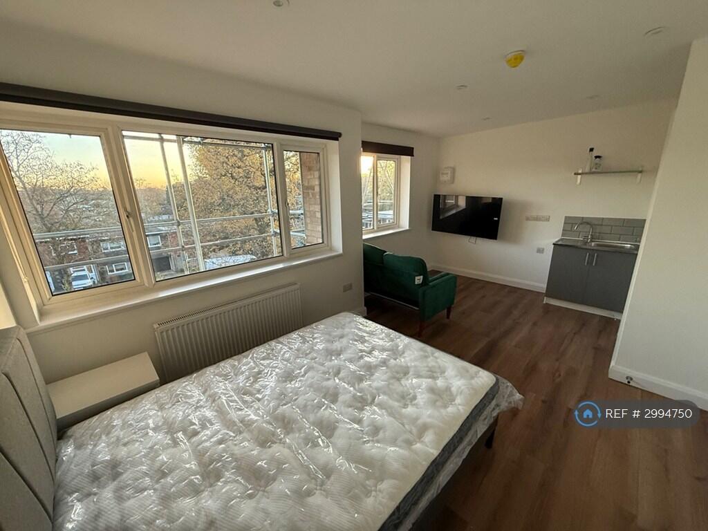 Main image of property: The Hoe, Watford, WD19