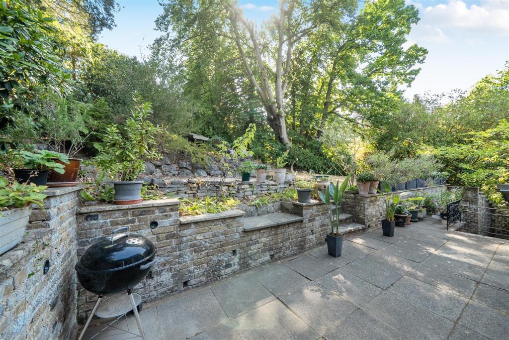 House in Guildford - View 5