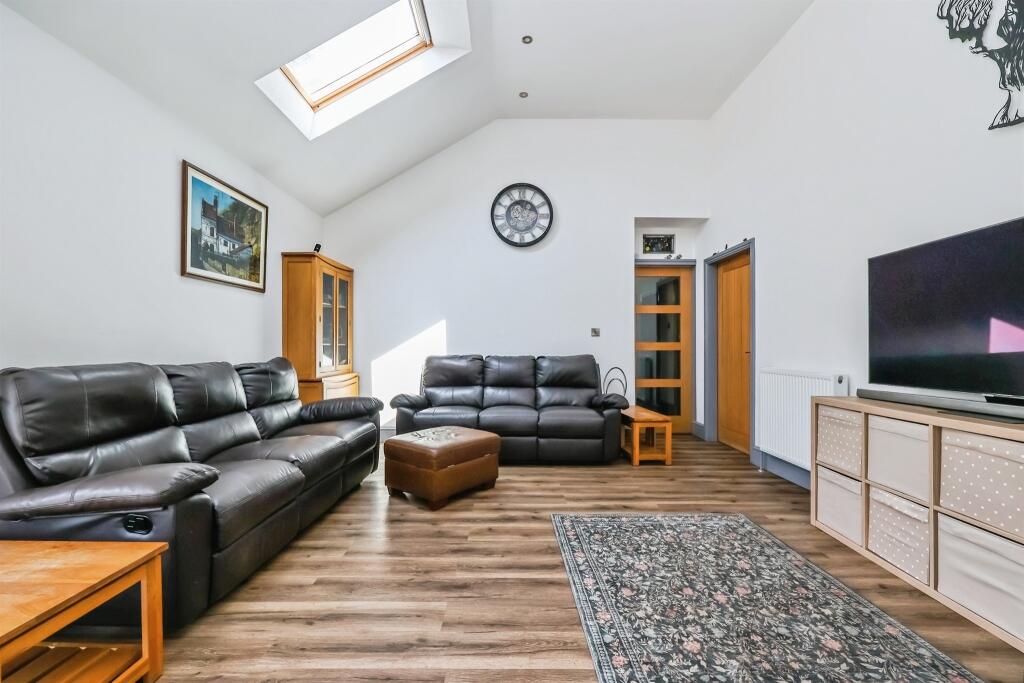 House in Ashfield, Kirkby-in-Ashfield, Sutton-in-Ashfield - More