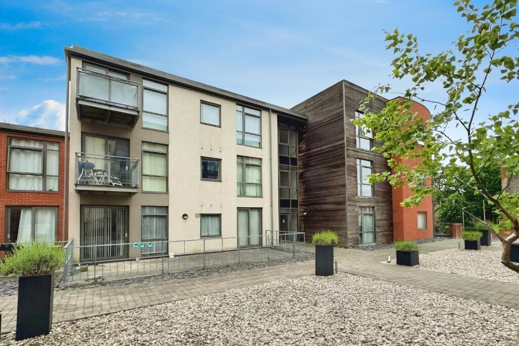 Main image of property: 16 Greenslade House, The Manor, Church Street, Beeston, NG9 1GB