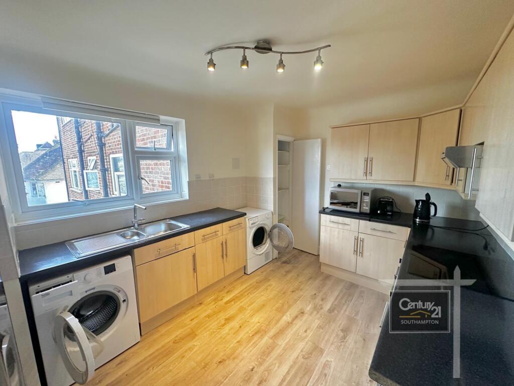 Apartment in Southampton - View 3