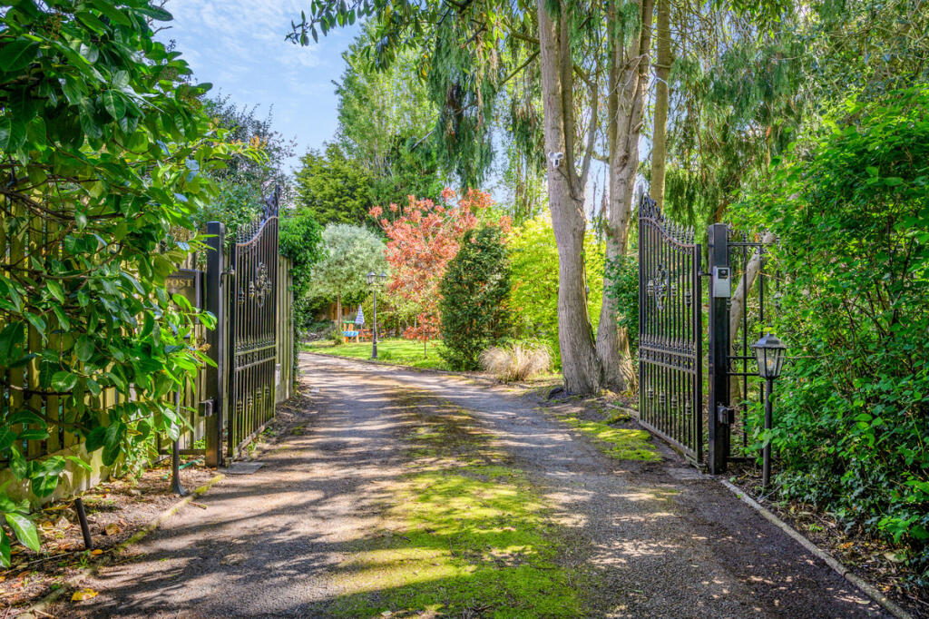Lodge Road, Knowle, Solihull, B93 0HG photo 4