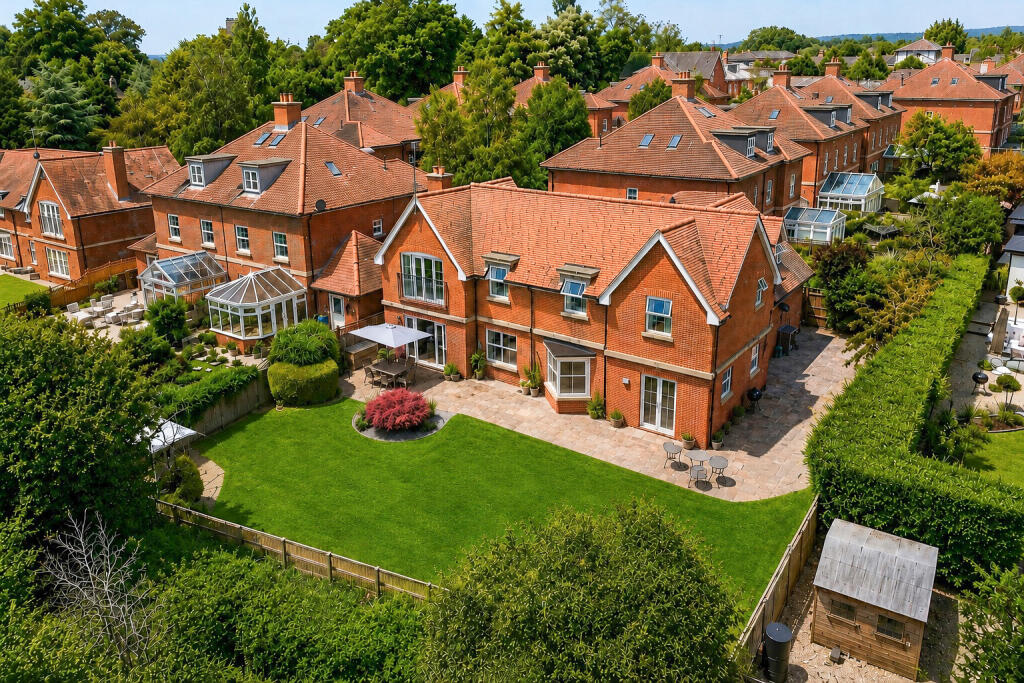 Main image of property: College Close , Thame, Oxfordshire, OX9