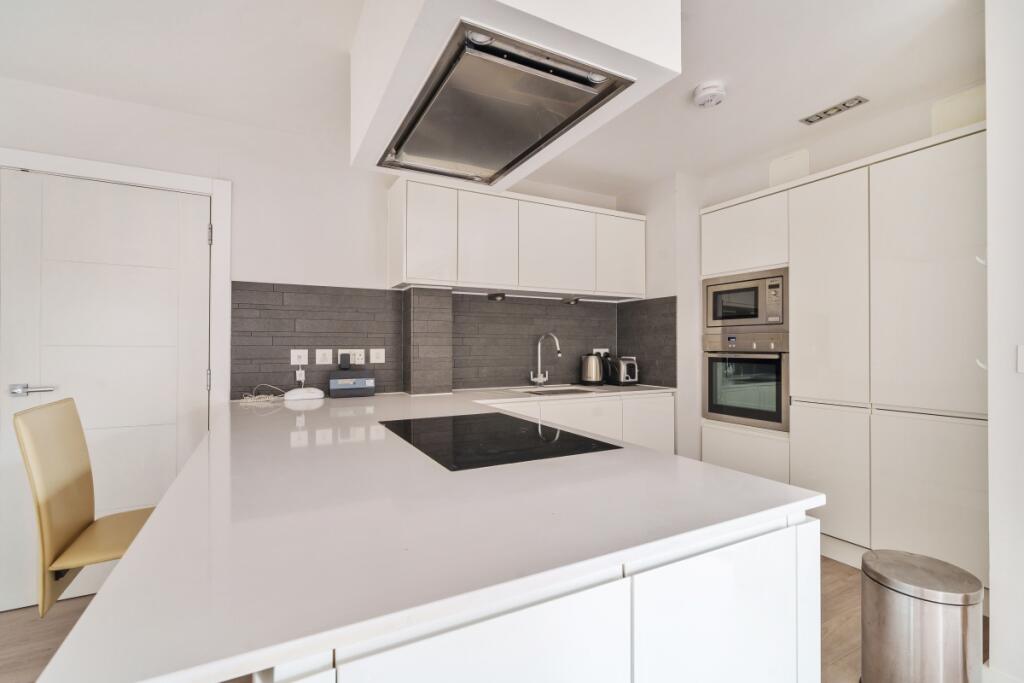 Apartment in Winchester, Hampshire - More