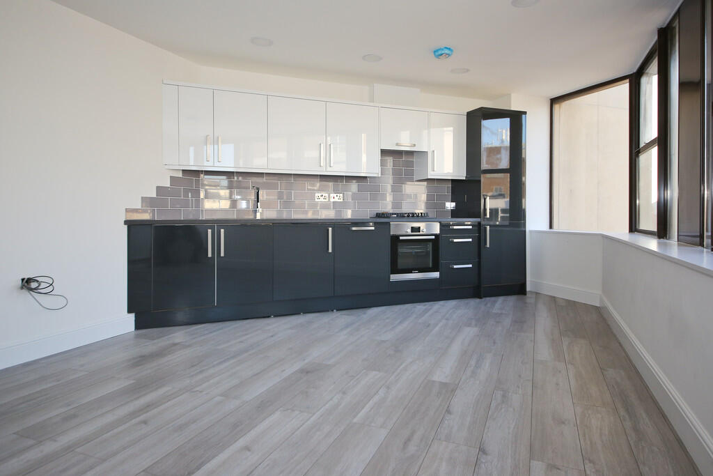 Apartment in Tunbridge Wells, Royal Wells Park, St James - View 3