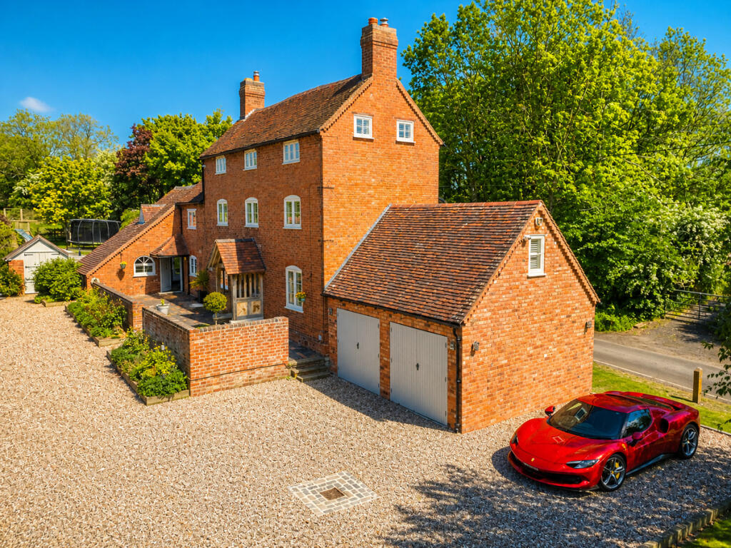 Main image of property: Norton Lindsey, 3 Acres, Almost 4000 Sq Ft of Luxury