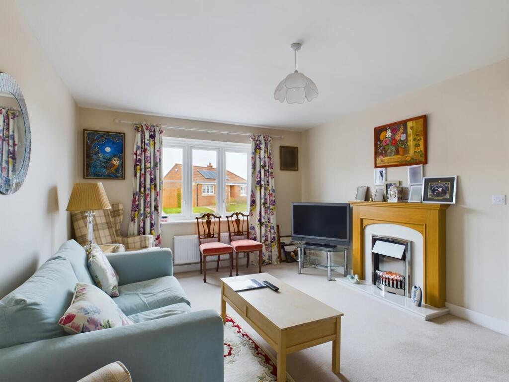 27 Russell Danby Drive, Horncastle photo 2