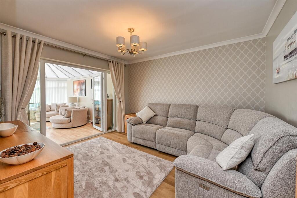 36 Moor Lane, Pattingham, Wolverhampton, WV6 7DN photo 4