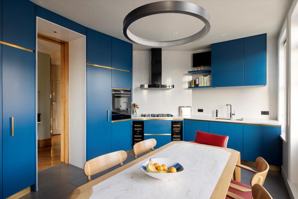 Apartment in London, Kensington - View 3
