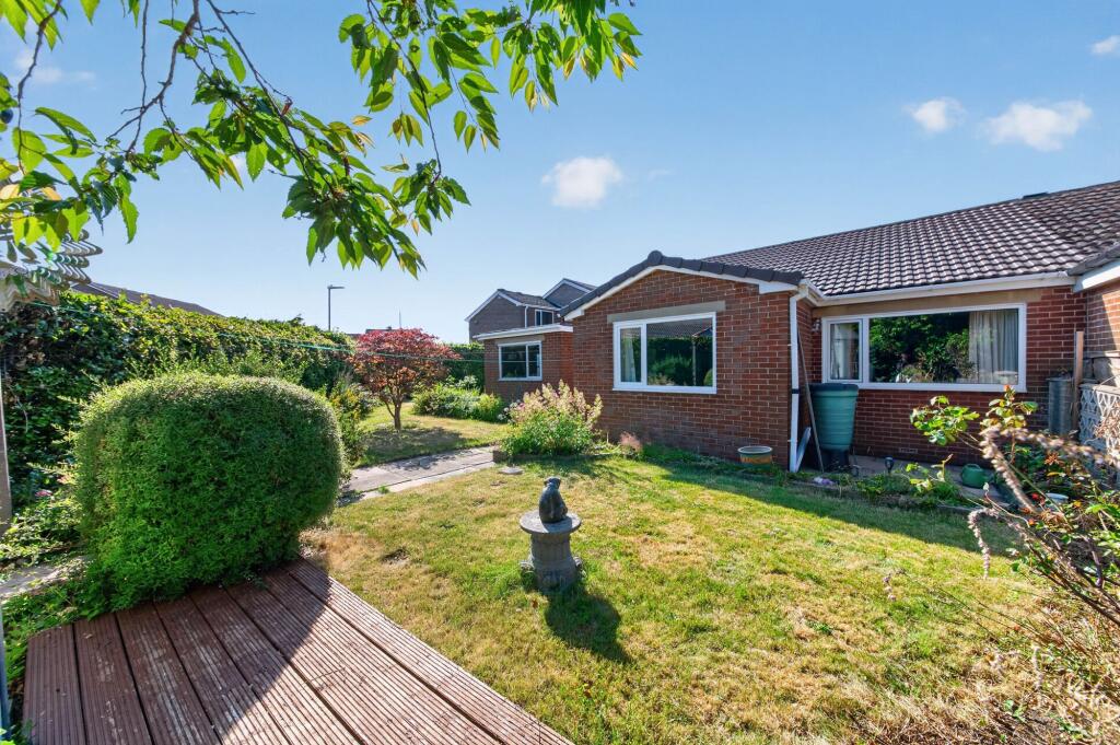 Burton Acres Drive, Kirkburton, HD8 photo 4