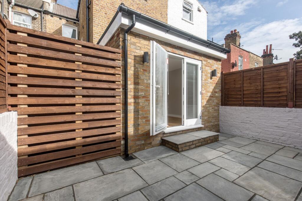 Ground floor studio flat for rent