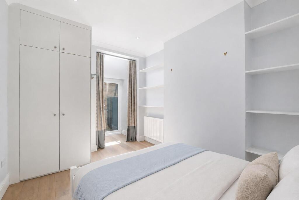 Apartment in London - More