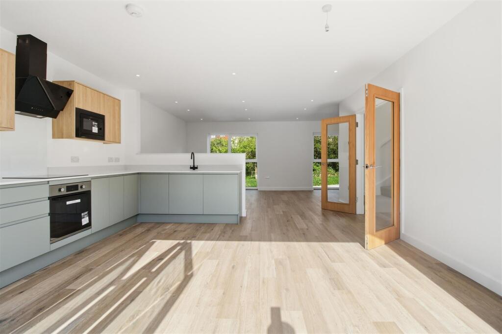Blatchington Road, Seaford photo 4