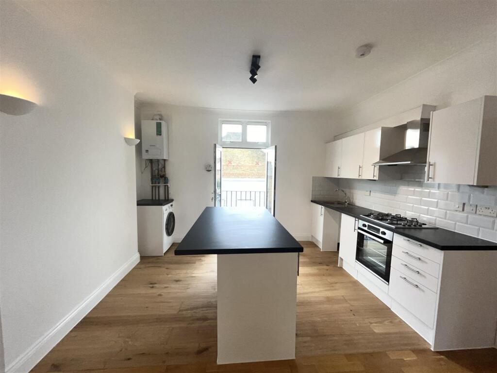 Apartment in London - View 3