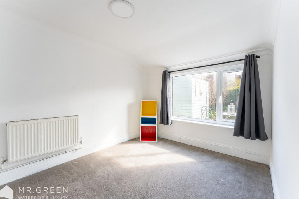 House in Christchurch, Pokesdown, Bournemouth - More