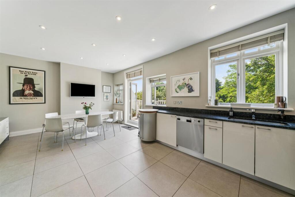 Apartment in London - View 3
