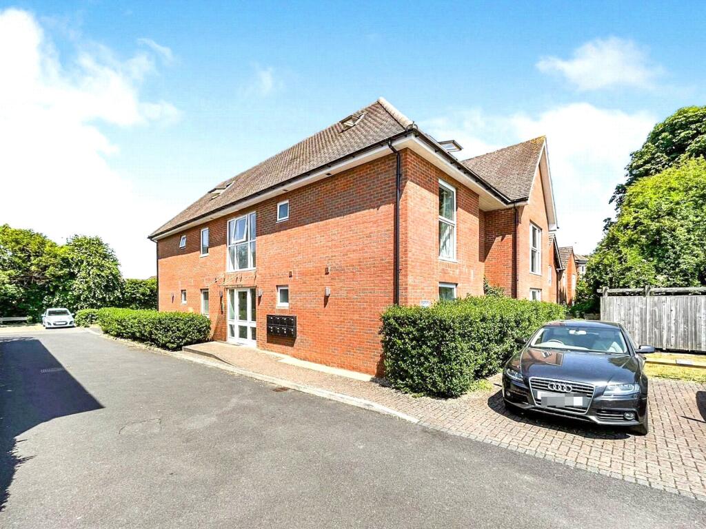 Main image of property: Flat 5, Mayfield House, Craven Road, Newbury, Berkshire, RG14