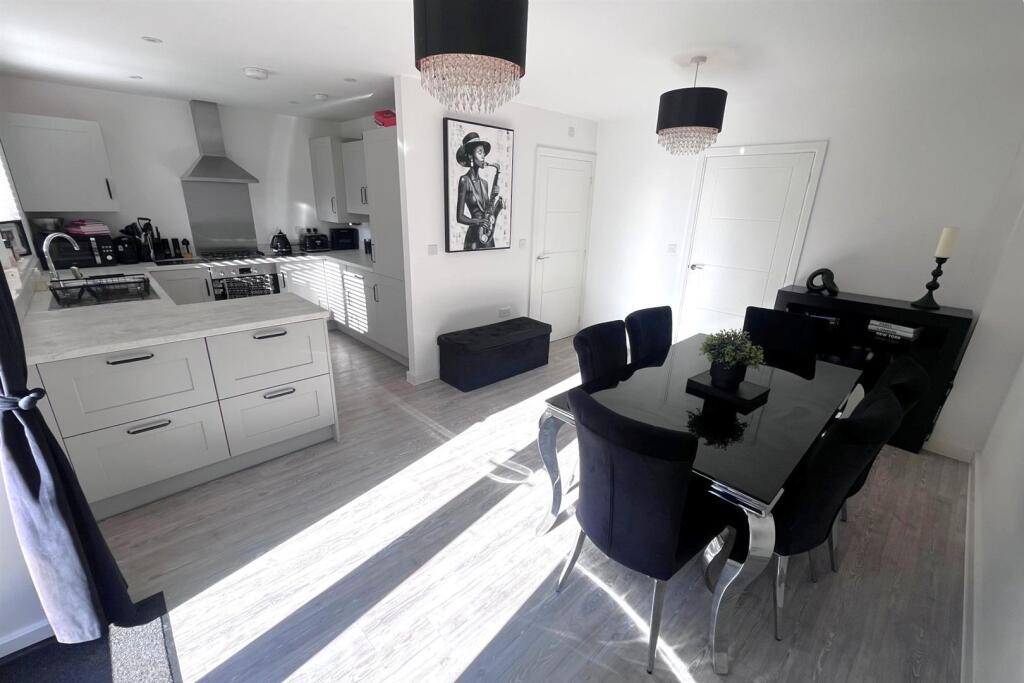 Wonderful detached home on Kilby Road in Stoke Gifford, Bristol photo 4