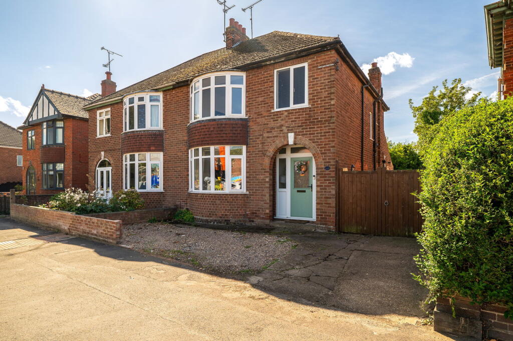 Main image of property: 148 Carholme Road, Lincoln, LN1 1SH