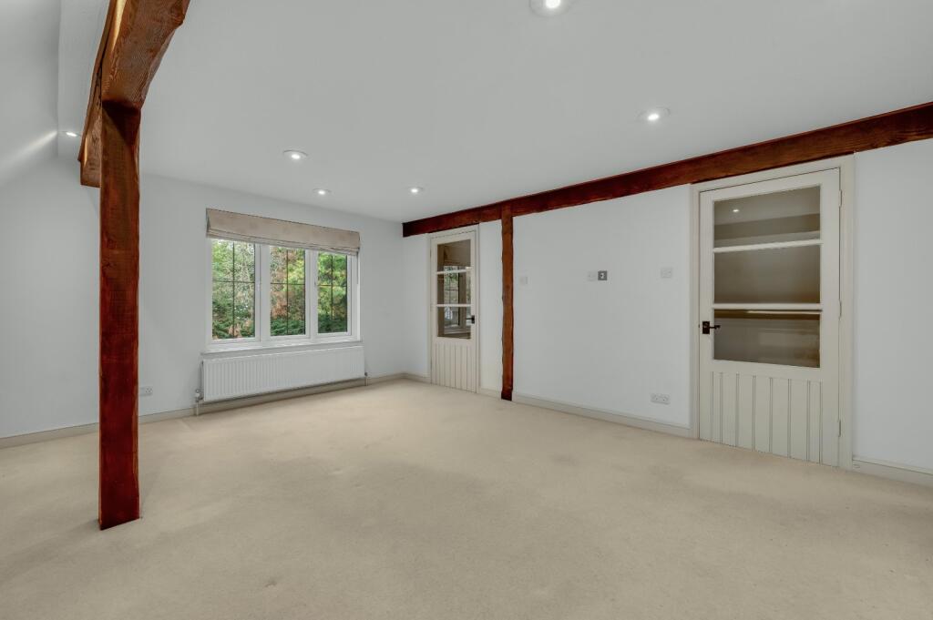 House in Kingston upon Thames - More
