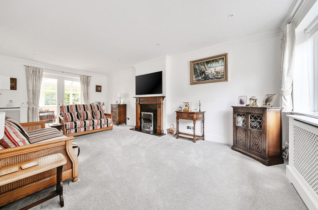 Oakley Road, Bromley Common, Kent, BR2 photo 2
