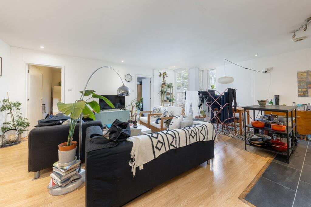 Main image of property: Stockwell Park Crescent, Sw9