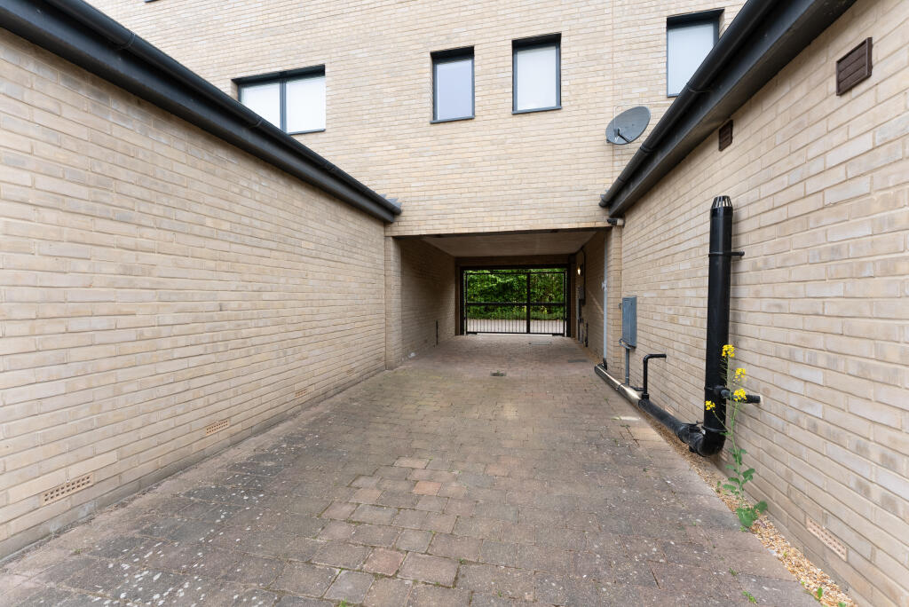 House in Cambridge - More