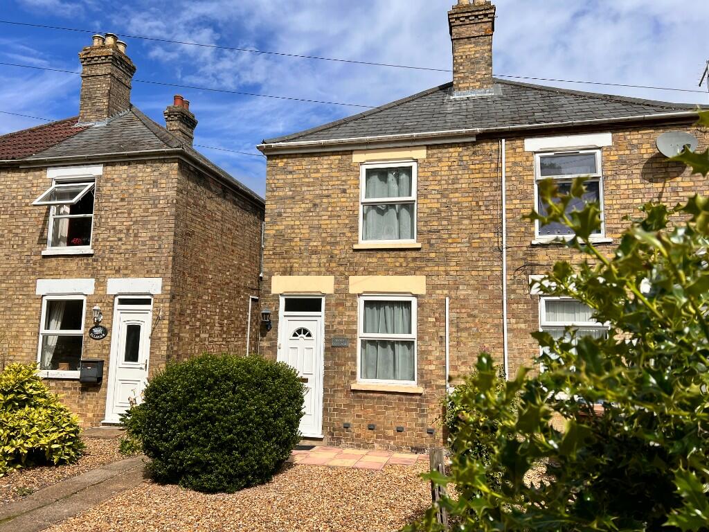 2-bed semi-detached on High Road, Wisbech St Mary PE13, £196,000