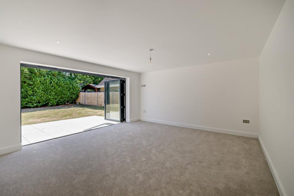 House in Tandridge, Tatsfield - More