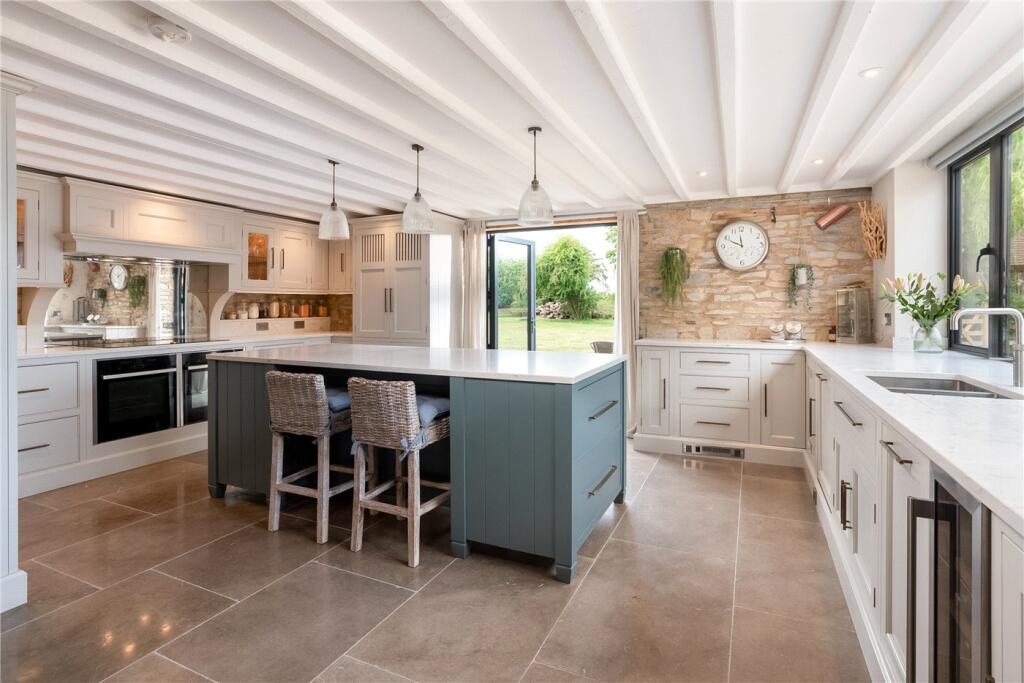 House in Worcester - View 5