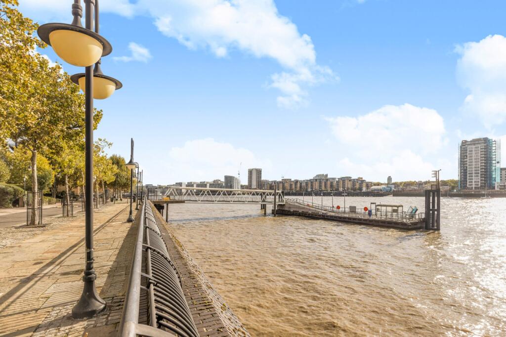 House in London, Millwall, Isle of Dogs - More