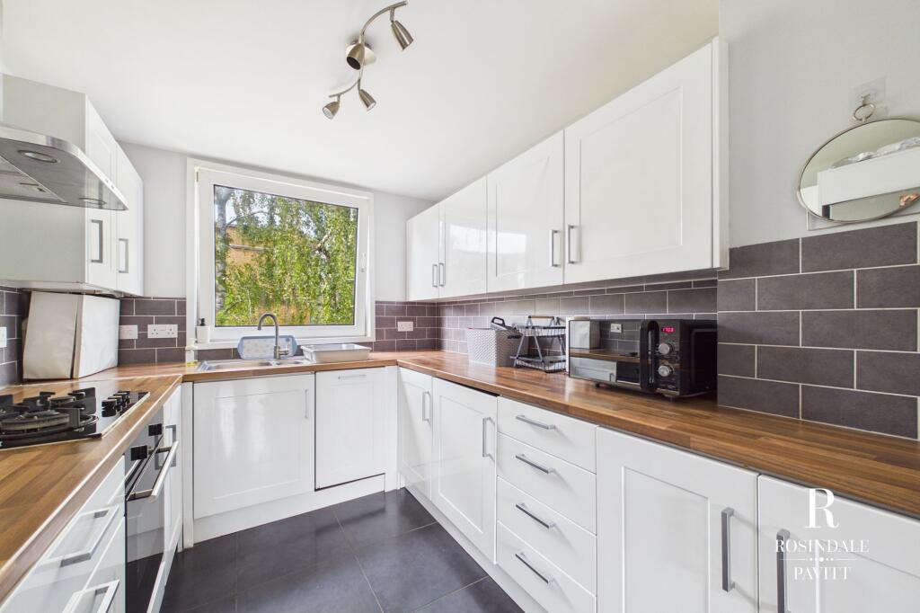 Apartment in Sutton - View 3
