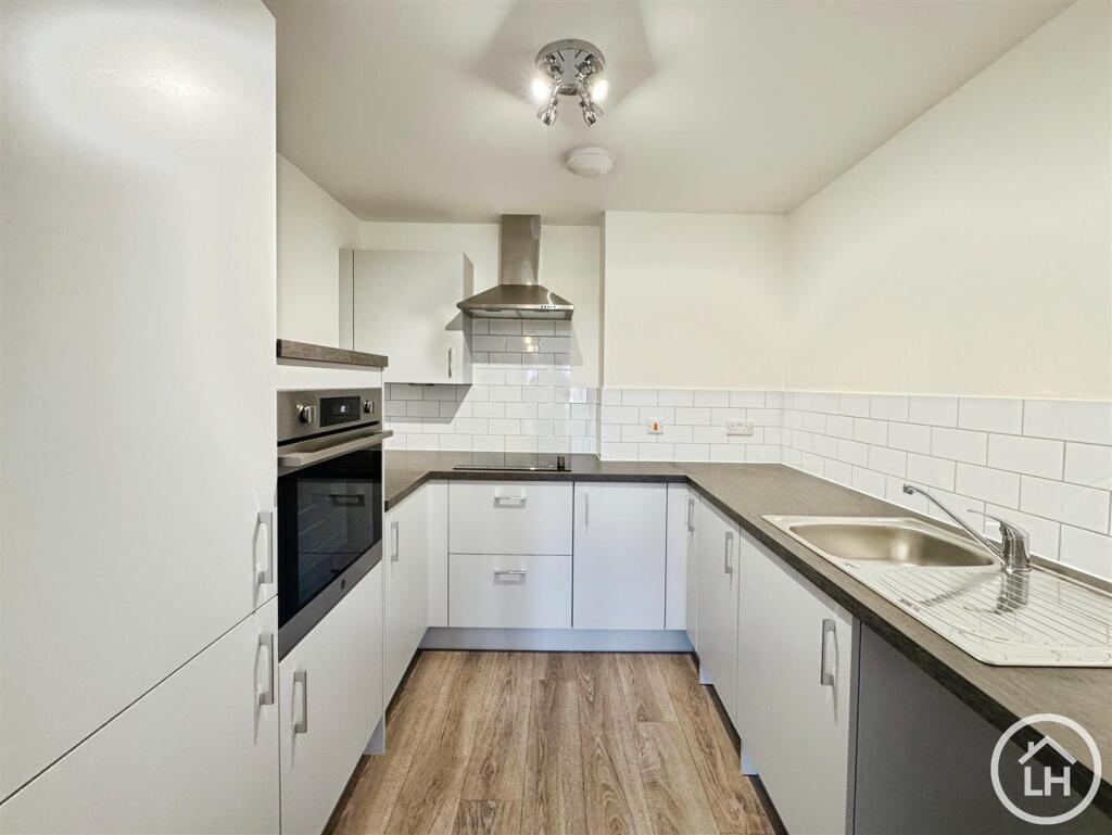 Apartment in Gillingham, Parkwood - View 3