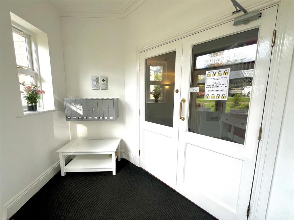 Apartment in Warrington - More