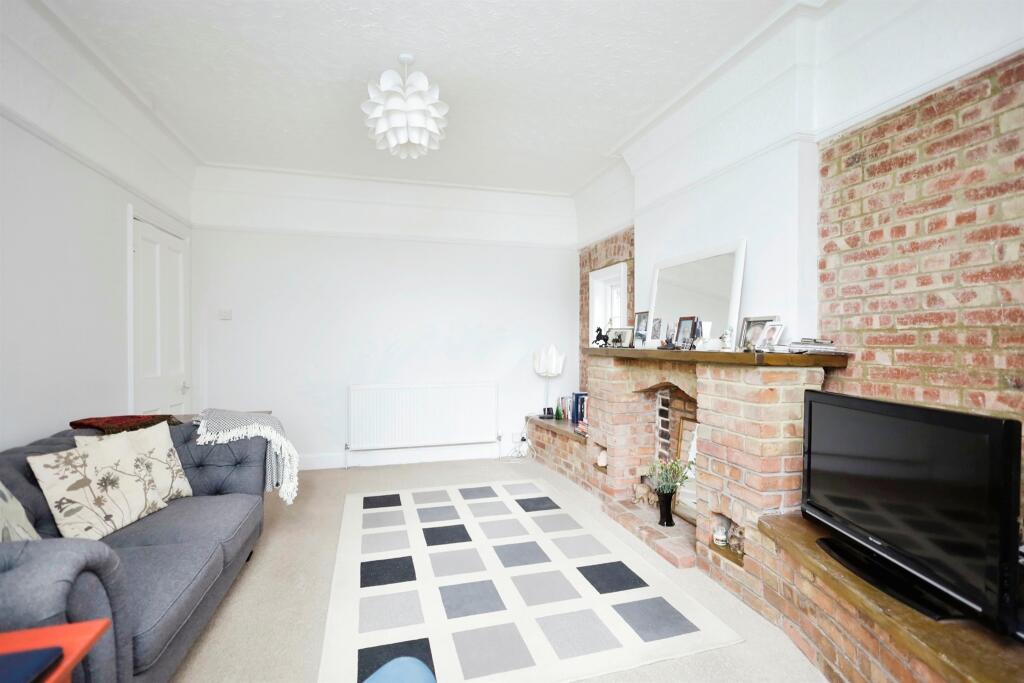 House in Eastbourne, Hampden Park - View 3