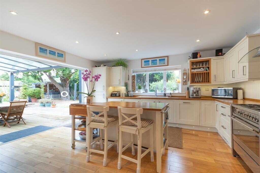 House in Tewkesbury, Abbotswood, Brockworth - View 3