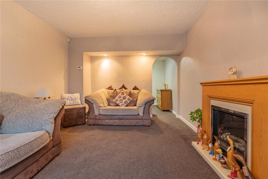 Oozewood Road, Royton, Oldham, Greater Manchester, OL2 photo 2