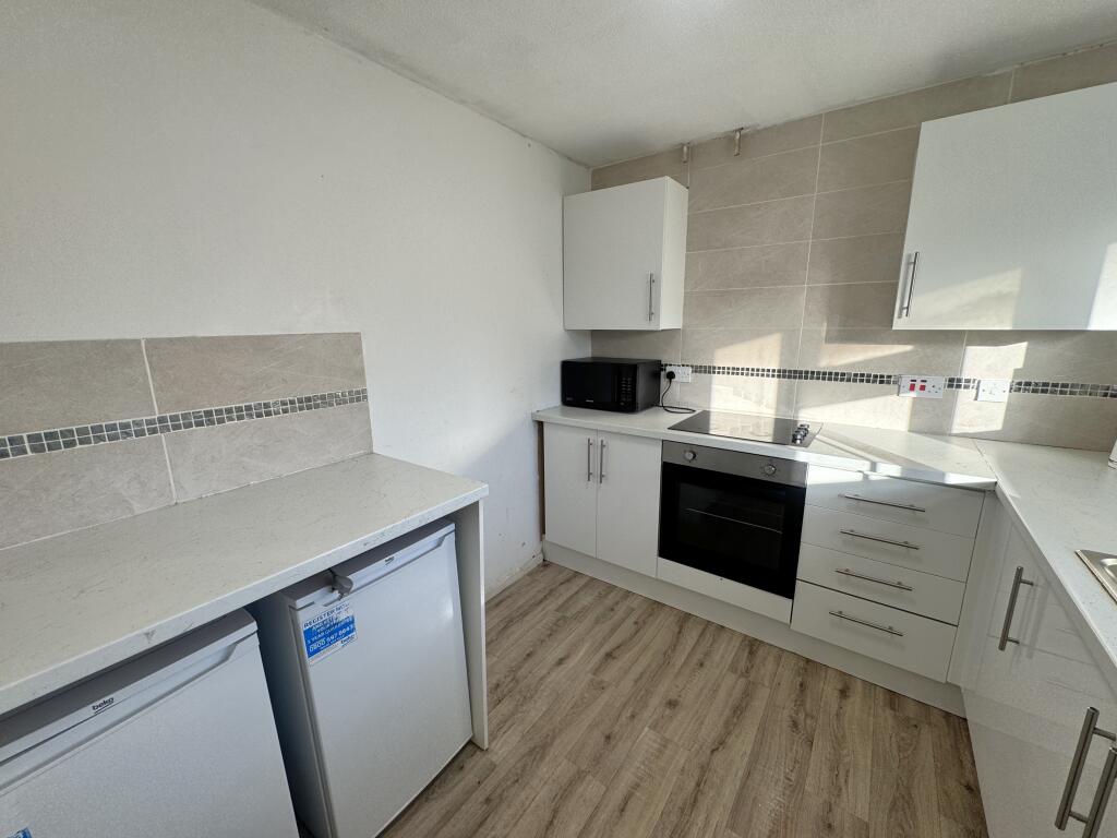 Lomas Close, Burnage photo 4