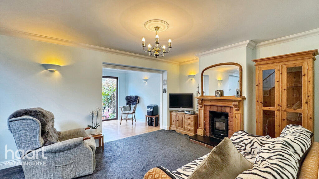 4-bed semi-detached on Hook End Road, Hook End, Brentwood, Essex, £550,000