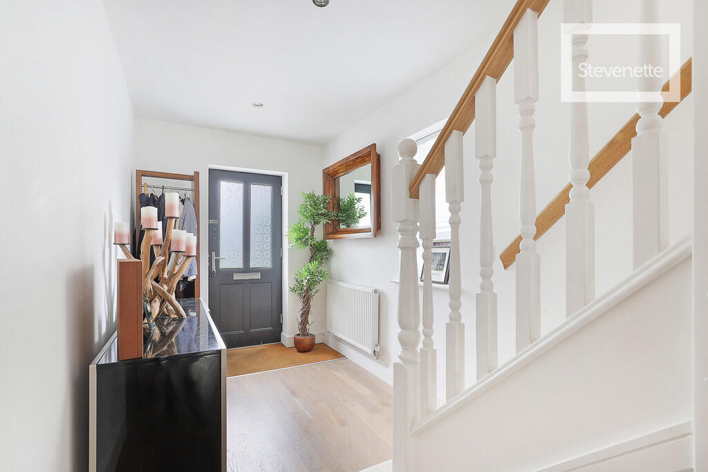 Mowbray Close, Epping photo 2