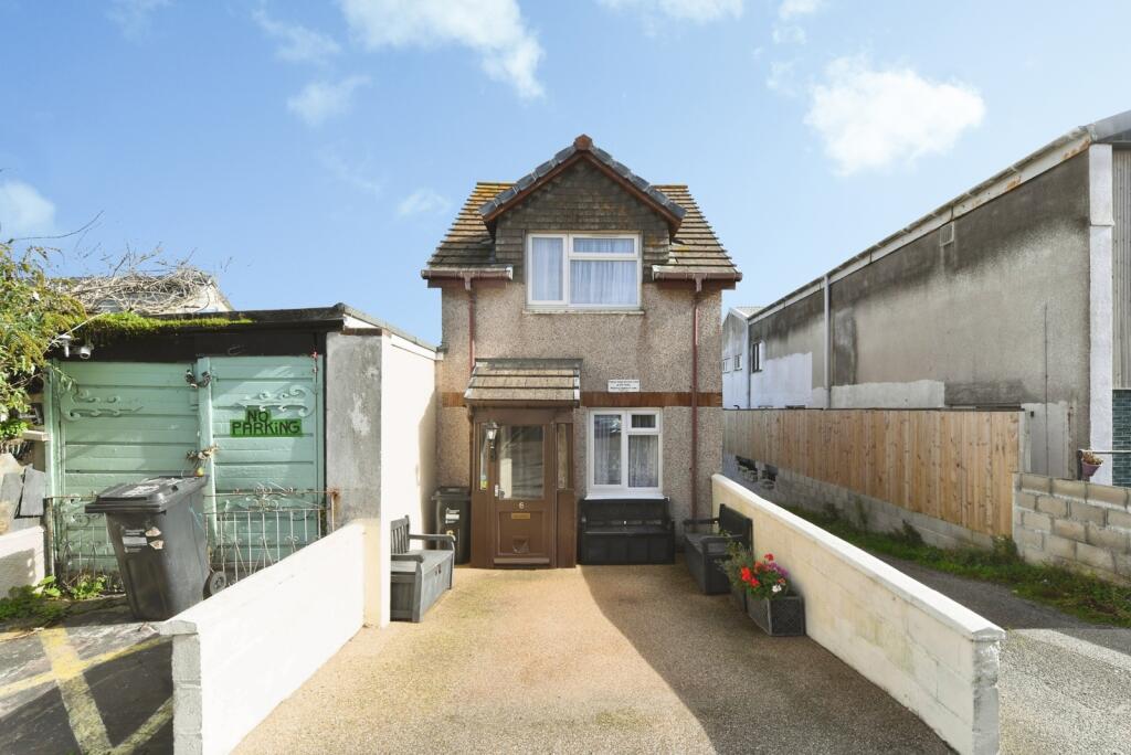 2-bed detached on Pargolla Road, Newquay, Cornwall, TR7, £260,000