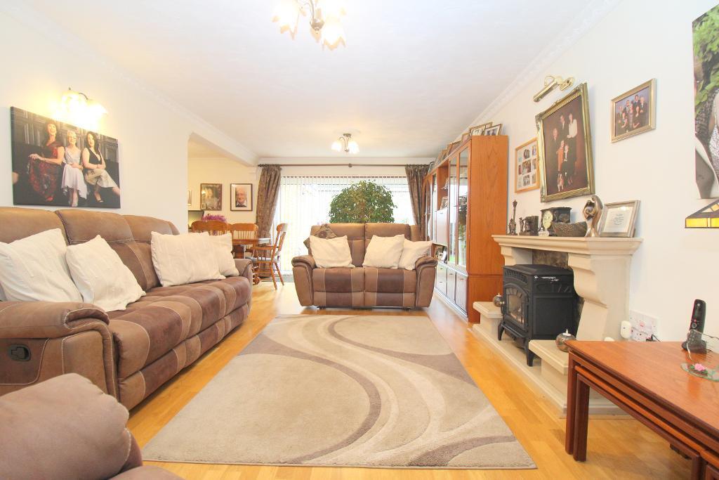 Selsey Drive, Putteridge, Luton, Bedfordshire, LU2 8HZ photo 3